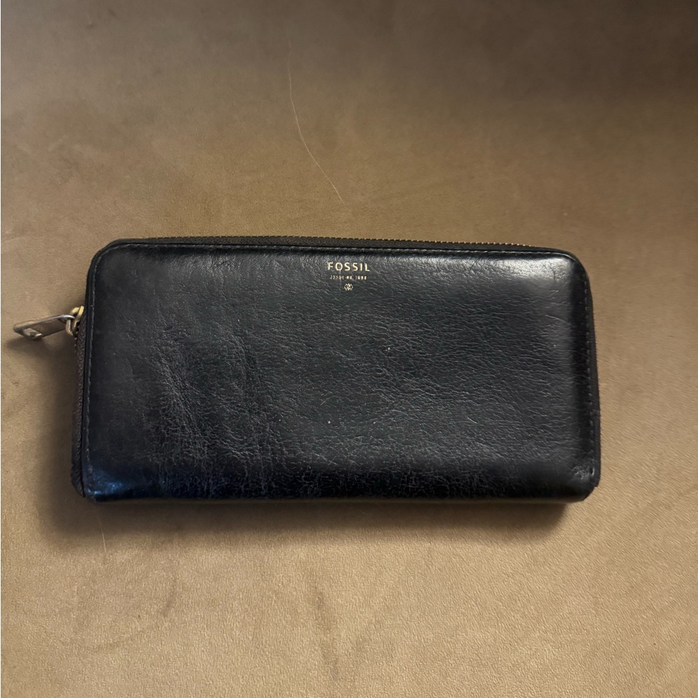 Fossil Black Leather Zip Clutch Wallet